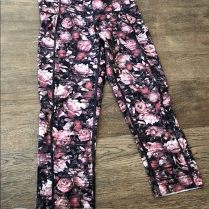 A lululemon pants size 4
